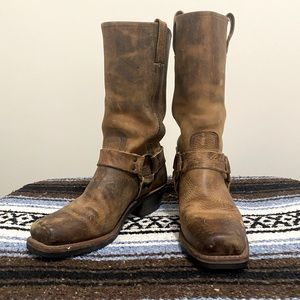 Sz8 FRYE HARNESS 12R MIDCALF BOOT, in tan